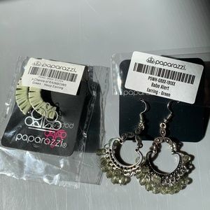 2 Earrings with green